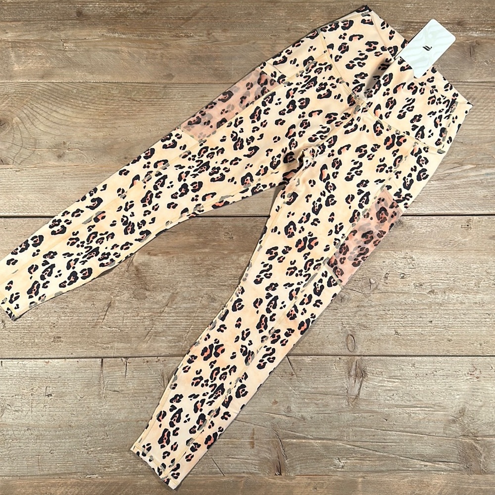 NWT- Fabletics On-The-Go High-Waisted 7/8 Legging - DESERT LEOPARD (25”)